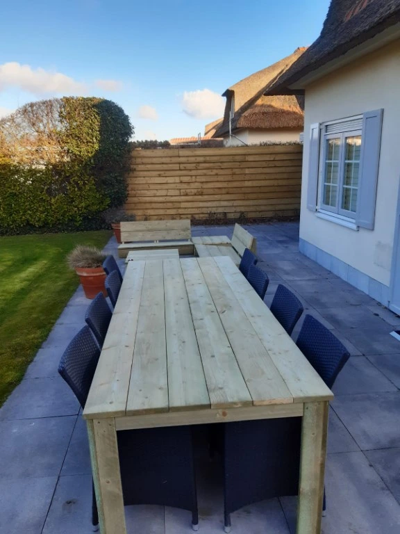 Zelfgemaakt buitenmeubelset