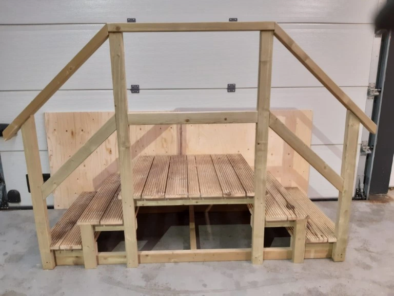 Op maat gemaakt trapje voor bij stacaravan